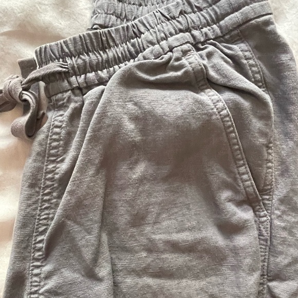 Gray Linen Capri Pants - Picture 2 of 6